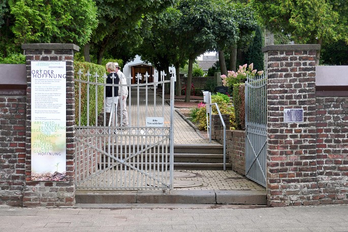 Friedhofseingang von Wickrathberg