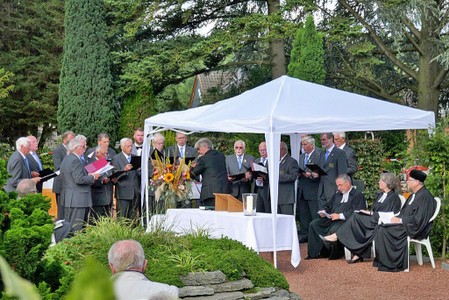 Die "Eintracht"  beim 200-jährige Bestehen des jetzigen Friedhofes in Wickrathberg.