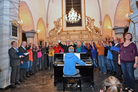 „Singing Birds“ und "Eintracht" beim gemeinsamen Lied
